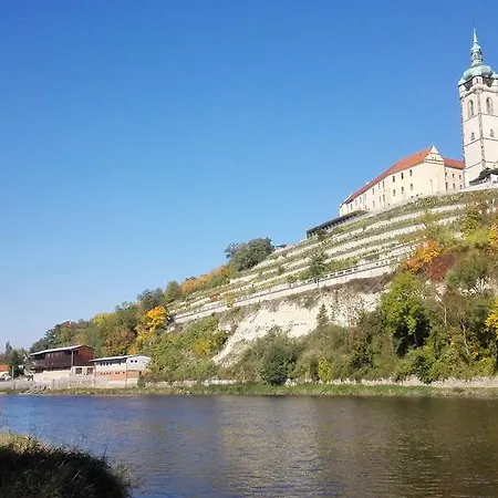 Zoopark Zelcin 팜스테이 Mělník