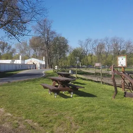 Farmház Zoopark Zelcin Mělník