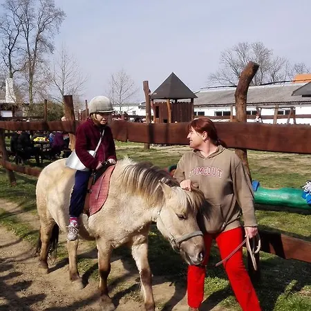 팜스테이 Zoopark Zelcin Mělník