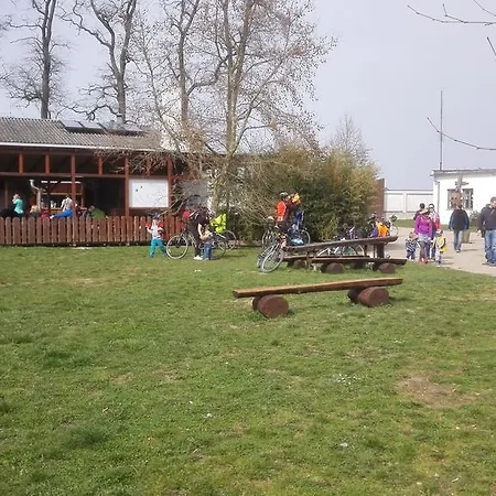 Zoopark Zelcin Lantgård *