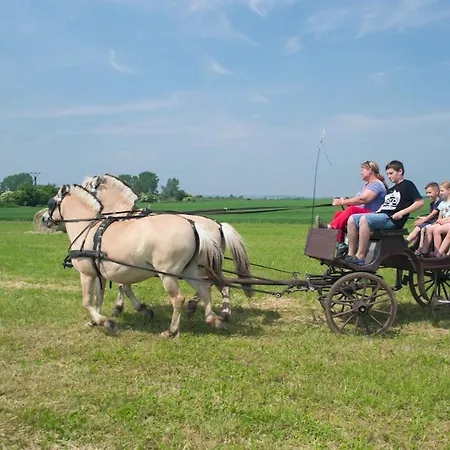 Lantgård Zoopark Zelcin