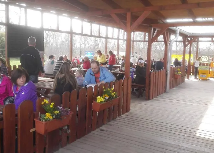 Κατάλυμα σε φάρμα Zoopark Zelcin Mělník